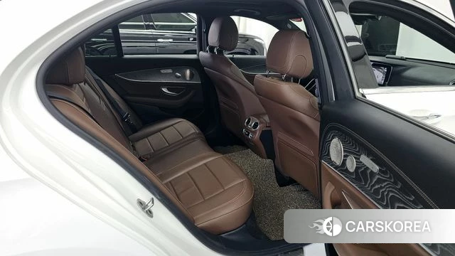 Mercedes-Benz E-Class W213 2022 Белый из Кореи, фото 3