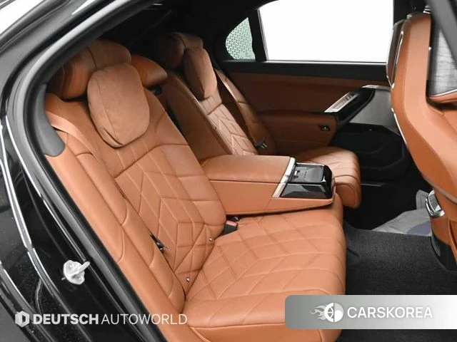 BMW 7 Series (G70) 2023 Черный из Кореи, фото 3