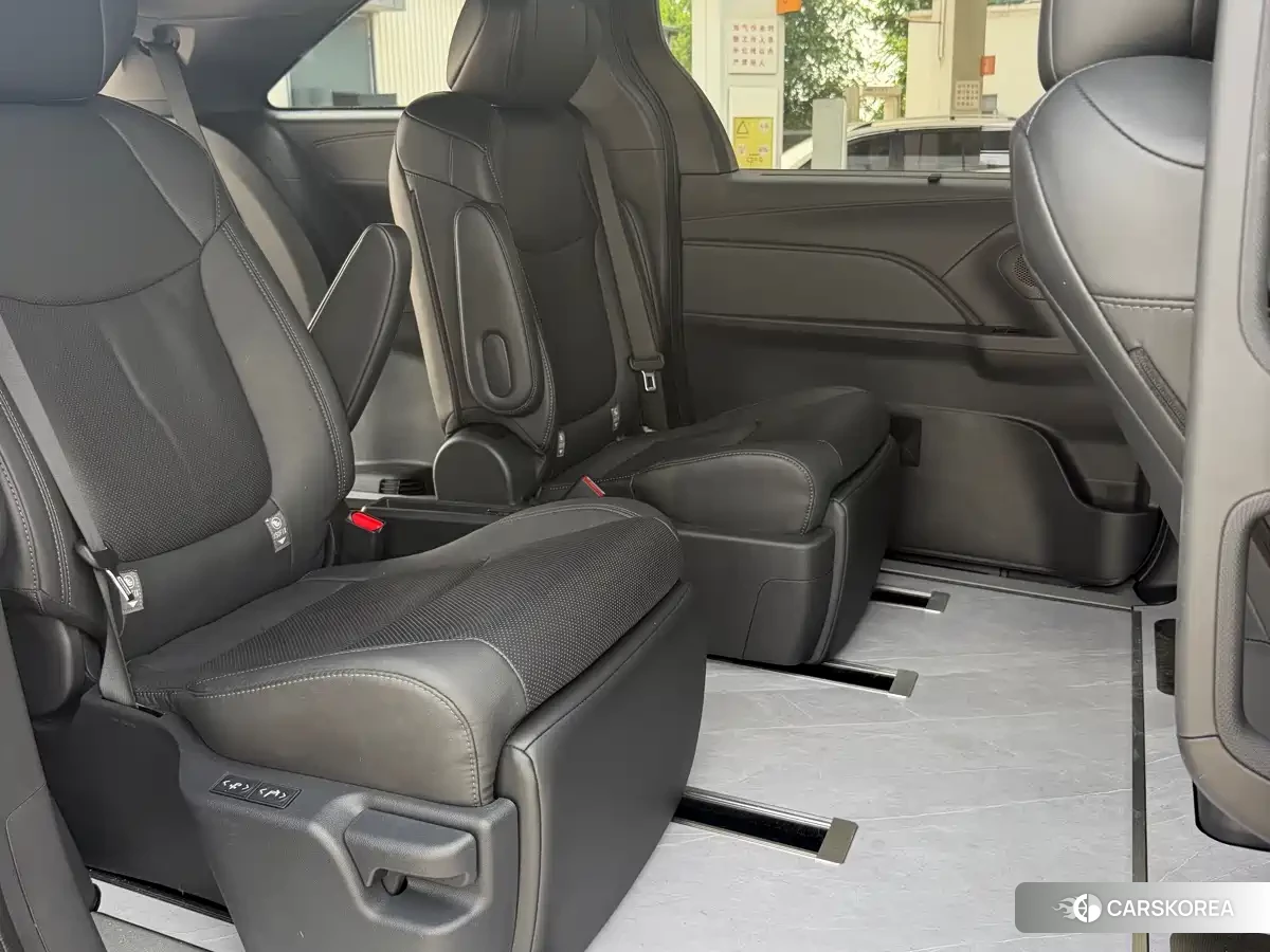 Toyota Sienna 2025 Черный из Китая, фото 3