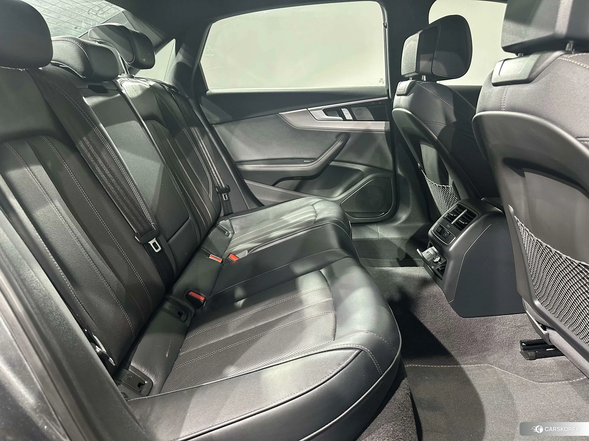 Audi A4L 2023 Темно-серый из Китая, фото 3