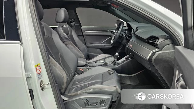 Audi Q3 (F3) 2023 Белый из Кореи, фото 3