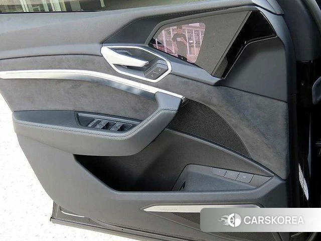 Audi e-Tron 2021 Черный из Кореи, фото 3
