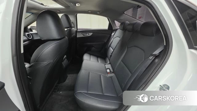 Kia The New K3 2nd generation 2022 Белый из Кореи, фото 3