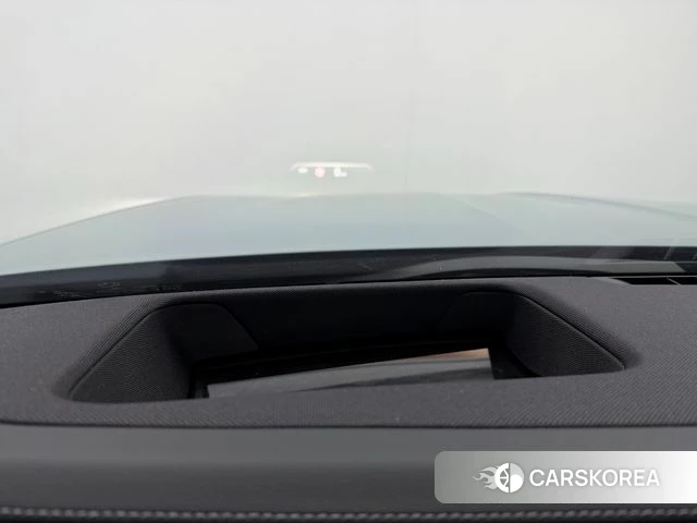 BMW 7 Series (G70) 2025 Небесно-голубой из Кореи, фото 3