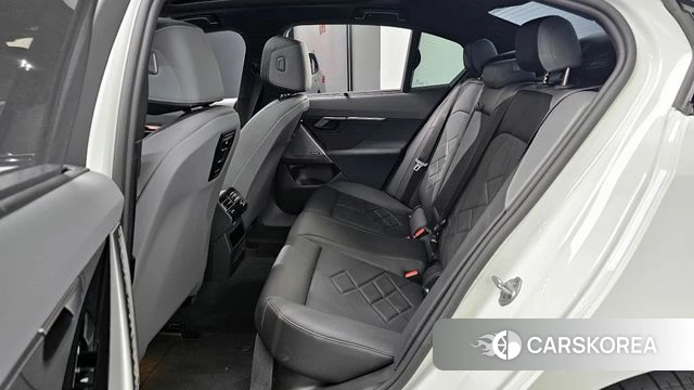 BMW 5 Series (G60) 2025 Белый из Кореи, фото 3