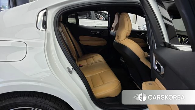 Volvo S60 3rd generation 2021 Белый из Кореи, фото 3