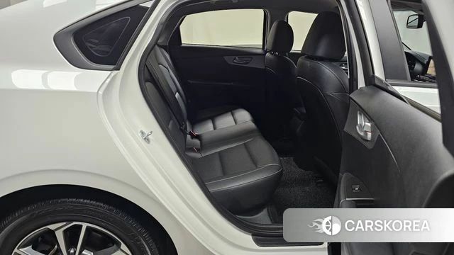 Kia The New K3 2nd generation 2022 Белый из Кореи, фото 3