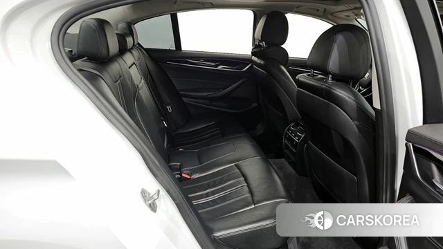 BMW 5 Series (G30) 2018 Белый из Кореи, фото 3