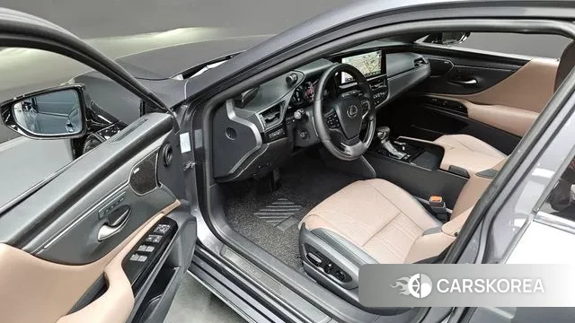 Lexus ES300h 7th generation 2025 Серый из Кореи, фото 3