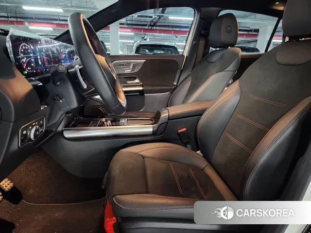 Mercedes-Benz GLA - Class H247 2025 Белый из Кореи, фото 3