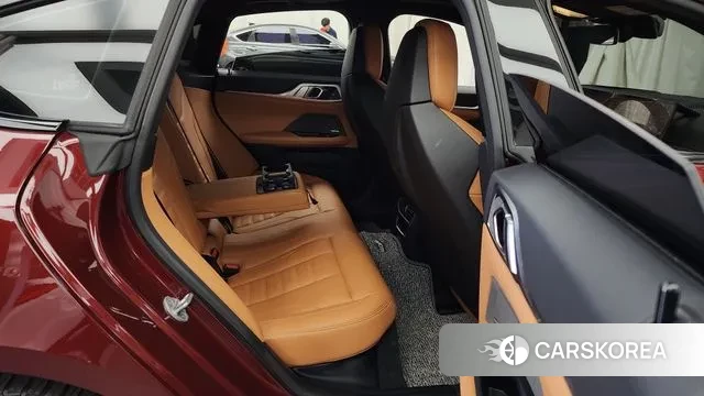 BMW i4 2023 Красный из Кореи, фото 3