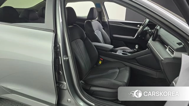 Kia K5 3rd generation 2022 Серебристо-серый из Кореи, фото 3