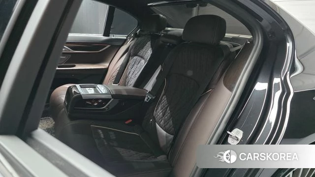BMW 7 Series (G11) 2021 Черный из Кореи, фото 3