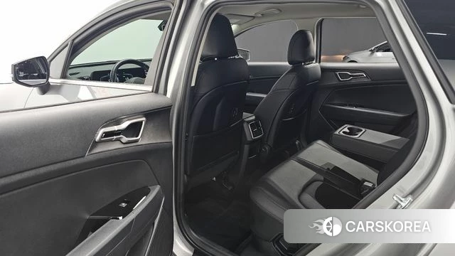 Kia Sportage 5th Generation Hybrid 2023 Серебристо-серый из Кореи, фото 3