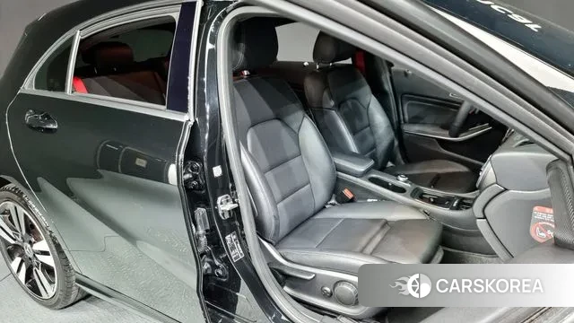 Mercedes-Benz A-Class W176 2018 Черный из Кореи, фото 3