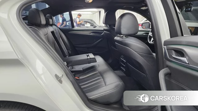 BMW 5 Series (G30) 2018 Белый из Кореи, фото 3