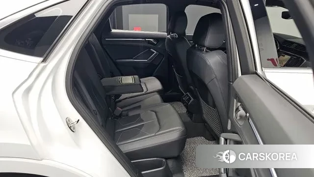 Audi Q3 (F3) 2024 Белый из Кореи, фото 3