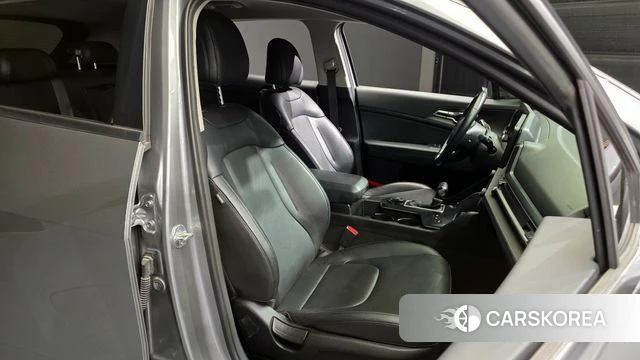 Kia Sportage 5th Generation 2021 Серебристо-серый из Кореи, фото 3