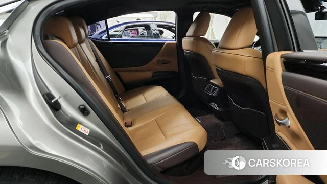 Lexus ES300h 7th generation 2018 Серебристо-серый из Кореи, фото 3