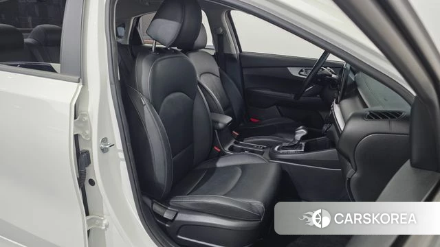 Kia The New K3 2nd generation 2021 Белый из Кореи, фото 3