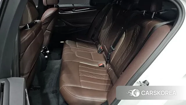 BMW 5 Series (G30) 2023 Белый из Кореи, фото 3