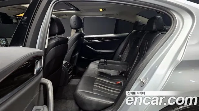 BMW 5 Series (G30) 2018 Серебристо-серый из Кореи, фото 3