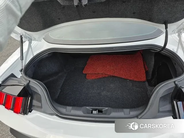 Ford Mustang 7th Generation 2024 Белый из Кореи, фото 3