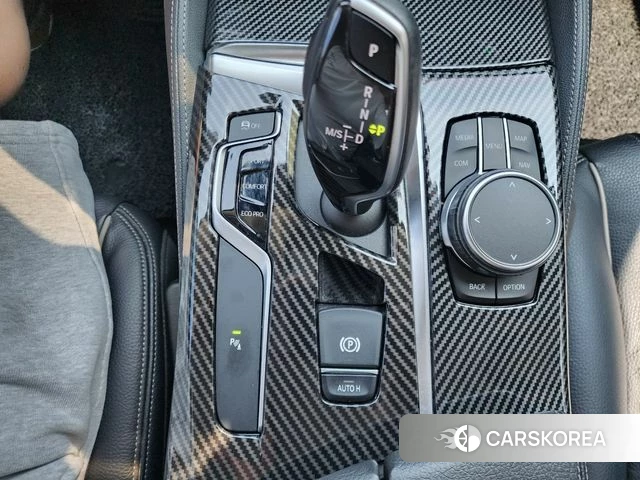 BMW 5 Series (G30) 2018 Белый из Кореи, фото 3