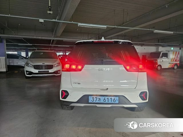 Kia Niro Plus 2022 Белый из Кореи, фото 3