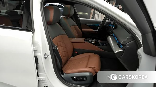 BMW 5 Series (G60) 2025 Белый из Кореи, фото 3