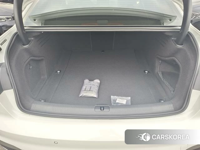 Audi A4L 2023 Белый из Китая, фото 3