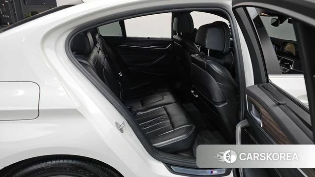 BMW 5 Series (G30) 2018 Белый из Кореи, фото 3