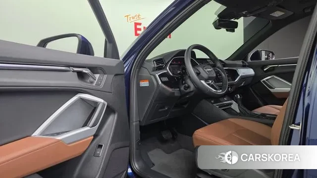 Audi Q3 (F3) 2023 Синий из Кореи, фото 3