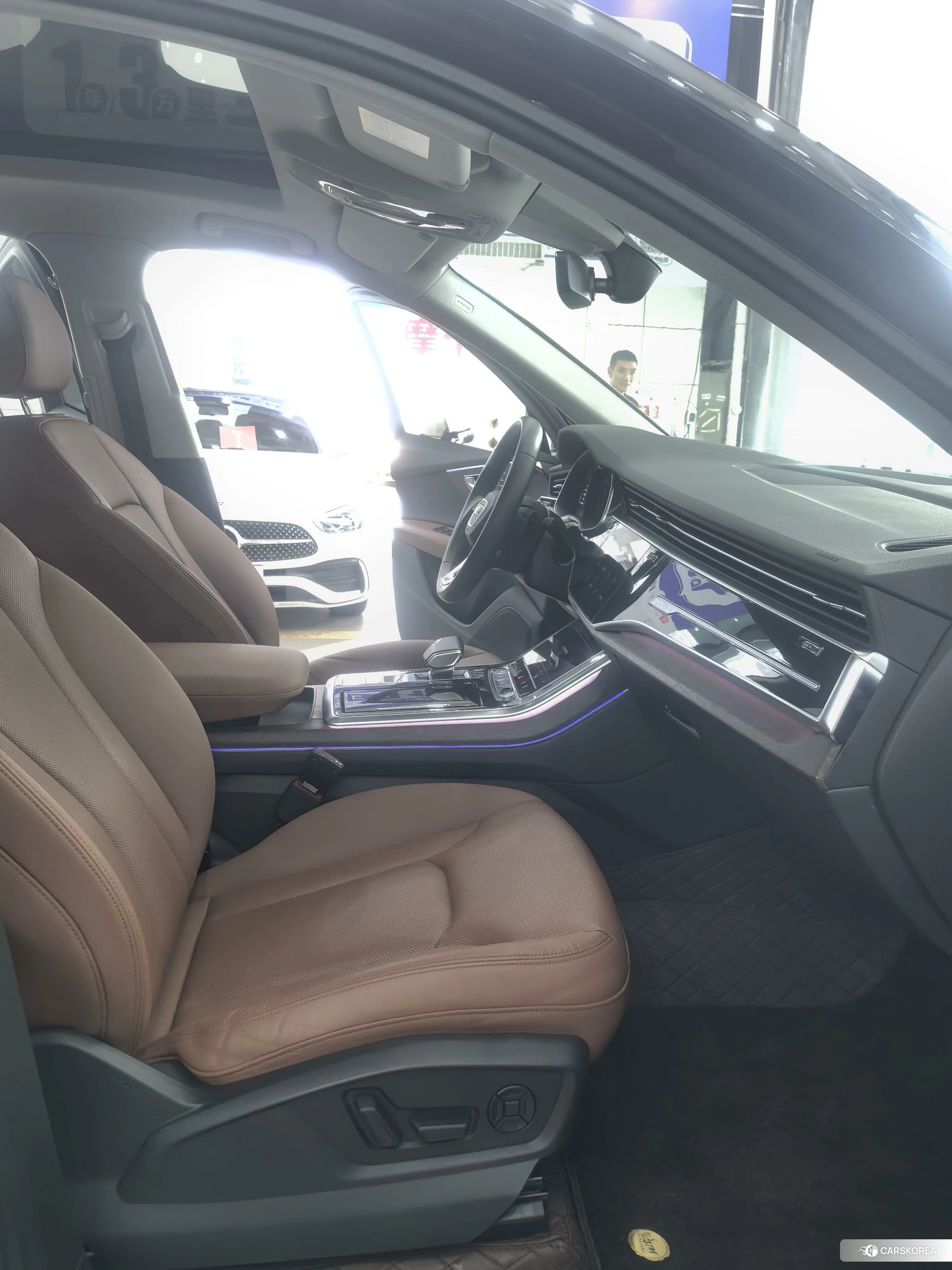 Audi Q7 2020 Черный из Китая, фото 3