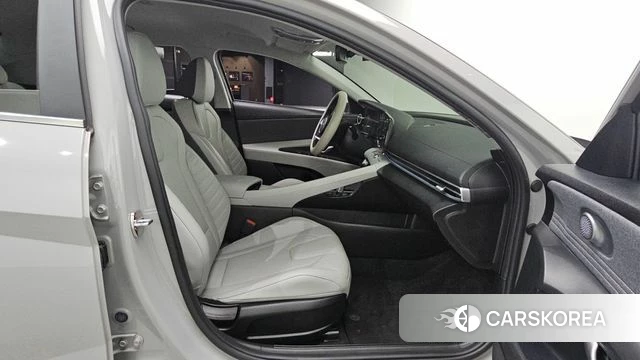 Hyundai Avante (CN7) 2021 Серебристо-серый из Кореи, фото 3