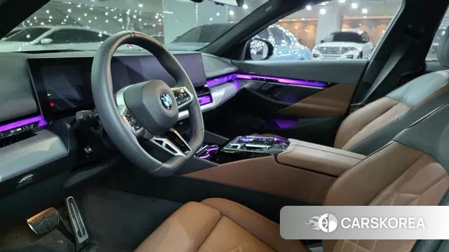 BMW 5 Series (G60) 2025 Черный из Кореи, фото 3