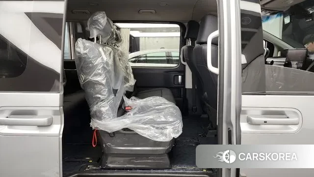 Hyundai Staria 2023 Серебряный из Кореи, фото 3