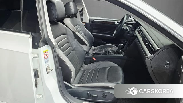 Volkswagen Arteon 2023 Белый из Кореи, фото 3