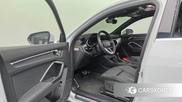 Audi Q3 (F3) 2022 Белый из Кореи, фото 3