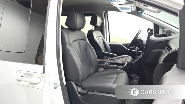 Hyundai Staria 2023 Белый из Кореи, фото 3