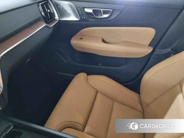 Volvo V60 Cross-Country 2nd Generation 2025 Белый из Кореи, фото 3