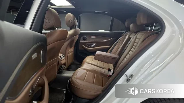 Mercedes-Benz E-Class W213 2022 Белый из Кореи, фото 3