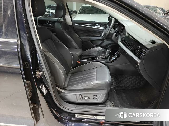 Volkswagen Passat 2023 Черный из Китая, фото 3