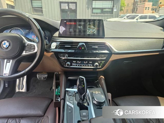 BMW 5 Series (G30) 2018 Белый из Кореи, фото 3