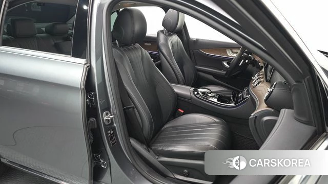 Mercedes-Benz E-Class W213 2018 Серый из Кореи, фото 3