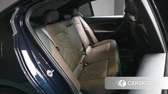BMW 5 Series (G60) 2024 Черный из Кореи, фото 3