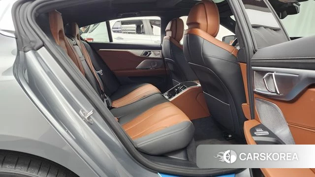 BMW 8 Series (G15) 2024 Серебристо-серый из Кореи, фото 3