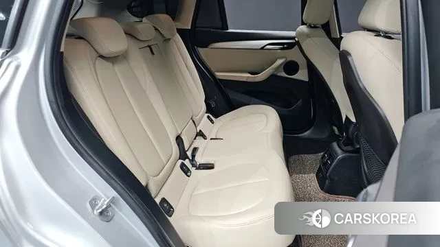 BMW X1 (F48) 2020 Серебристо-серый из Кореи, фото 3