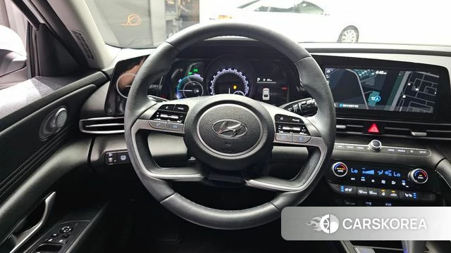 Hyundai Avante Hybrid (CN7) 2023 Белый из Кореи, фото 3