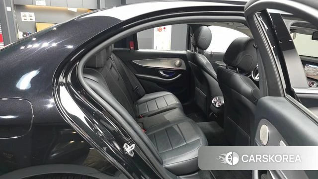 Mercedes-Benz E-Class W213 2019 Черный из Кореи, фото 3